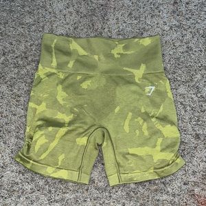 Gym shark seamless shorts, in great condition no rips or tears size small,